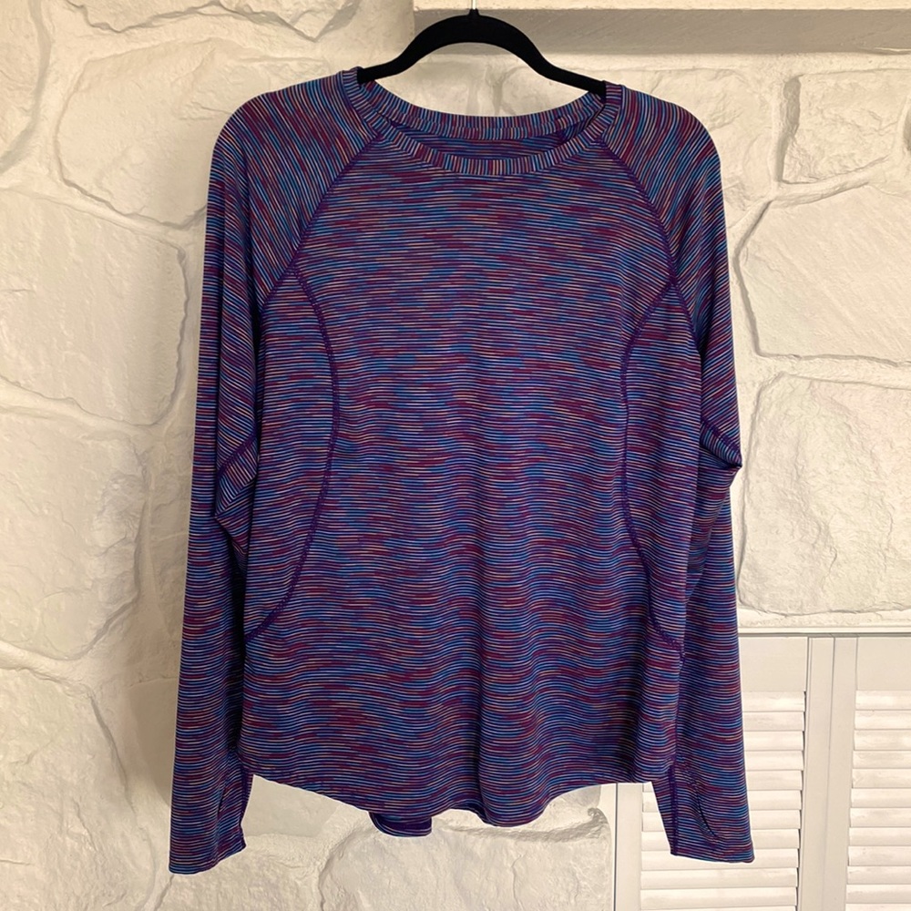 Tek Gear XL polyester and 12% spandex curved hem long sleeve top, Dry Tek fabric